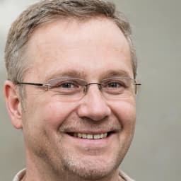 Yurtdışına yerleşmek isteyen bir mühendis olarak 30 yaşımdan sonra İngilizce öğrenmeye çalıştım. Bu eğitim bana çok faydalı oldu. Teşekkürler. Londra'dan selamlar.